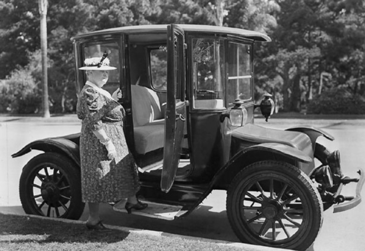 Clara Ford's Detroit Electric car