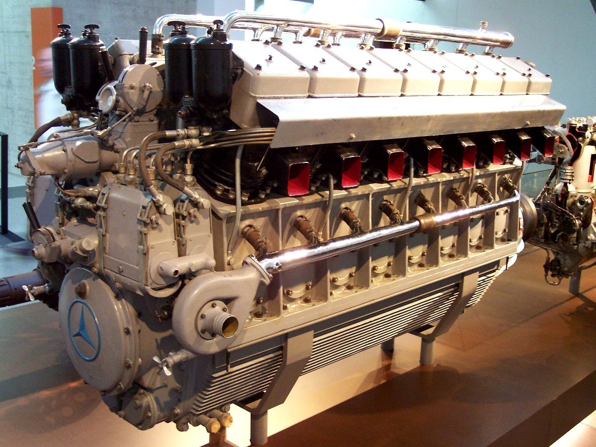 A Daimler-Benz DB 602 diesel airship engine