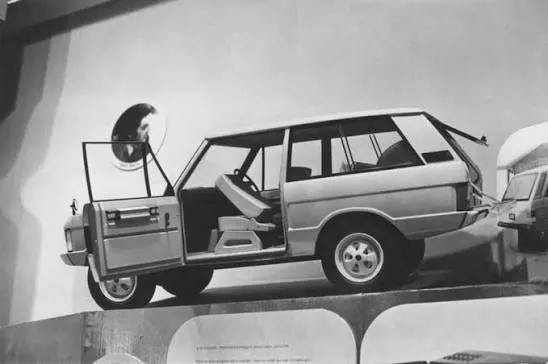 The Range Rover exhibited at the Louvre Museum